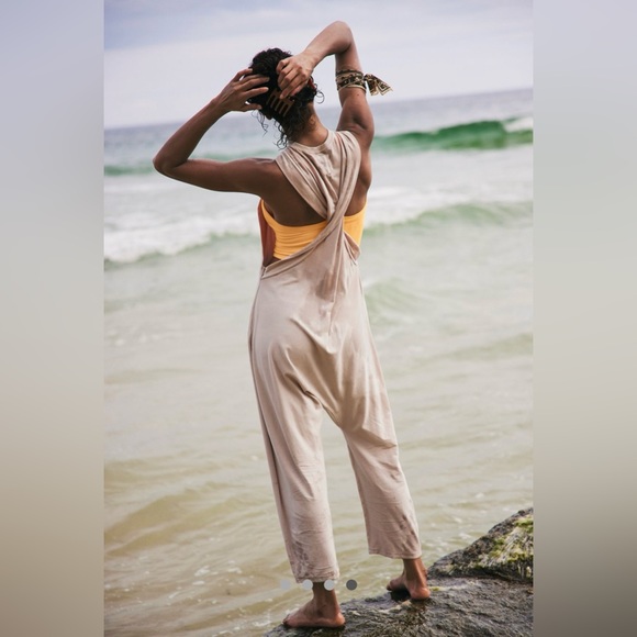 NWT FREE PEOPLE MOVEMENT Hot Shot Twisted Onesie In Tofu MSRP $80 Size XL - Picture 4 of 10